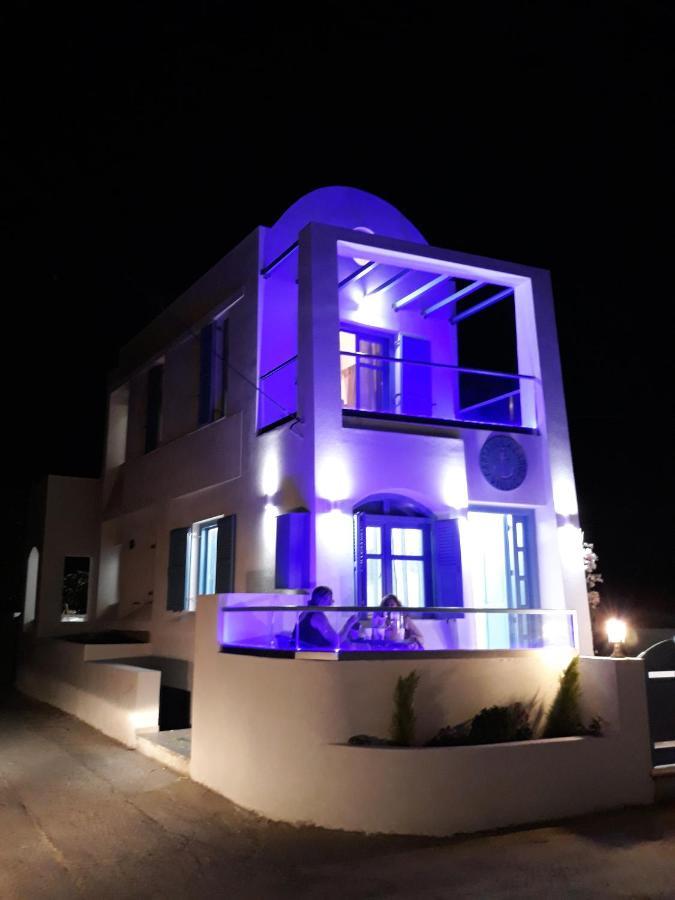 Located By The Sea One Beachfront Private Captain Lazaros Pool Villa With Loft In 750Sqm Spacious Private Plot-Jacuzzi-Sunrelax-Furnished Terace-Gazebo-Private Parking,Sleep 3 Adults And 2 Children, Just Steps From The Black Beach-Seaview Perissa  Exterior foto