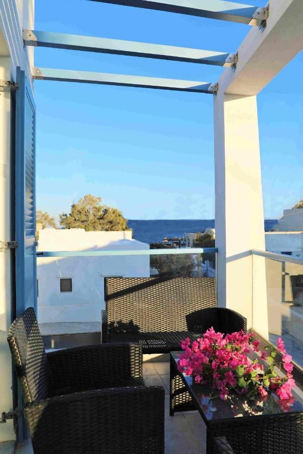 Located By The Sea One Beachfront Private Captain Lazaros Pool Villa With Loft In 750Sqm Spacious Private Plot-Jacuzzi-Sunrelax-Furnished Terace-Gazebo-Private Parking,Sleep 3 Adults And 2 Children, Just Steps From The Black Beach-Seaview Perissa  Exterior foto
