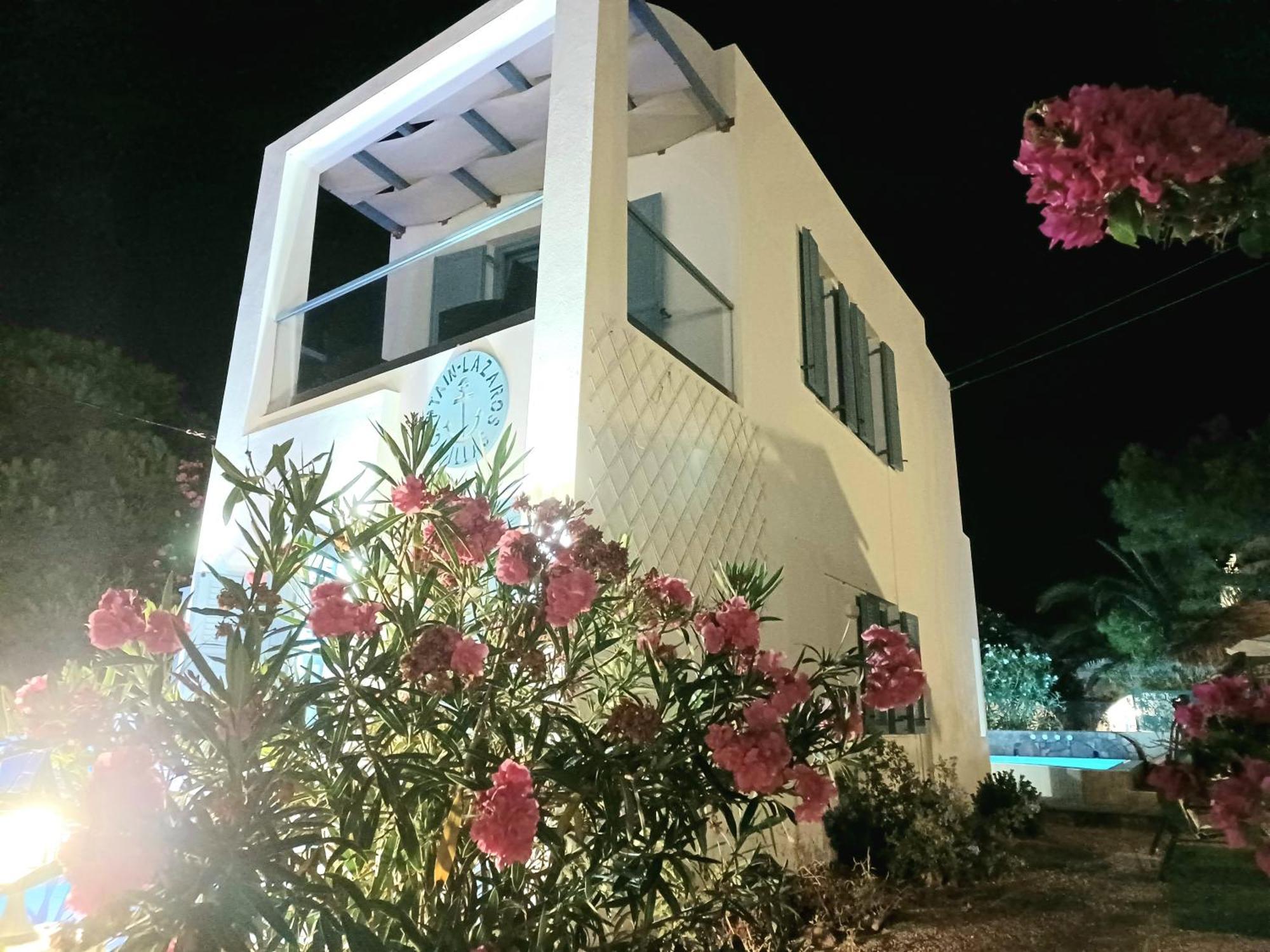 Located By The Sea One Beachfront Private Captain Lazaros Pool Villa With Loft In 750Sqm Spacious Private Plot-Jacuzzi-Sunrelax-Furnished Terace-Gazebo-Private Parking,Sleep 3 Adults And 2 Children, Just Steps From The Black Beach-Seaview Perissa  Exterior foto