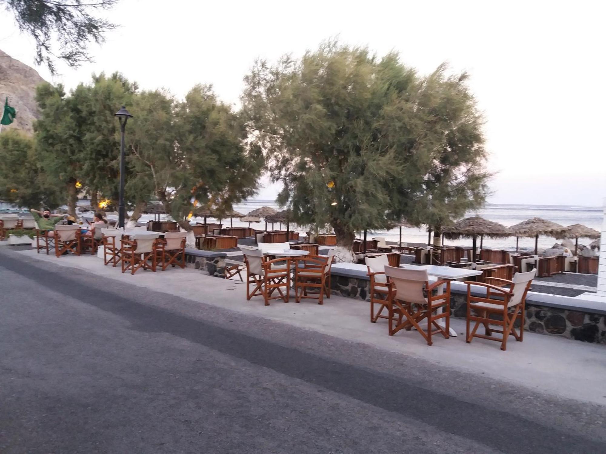 Located By The Sea One Beachfront Private Captain Lazaros Pool Villa With Loft In 750Sqm Spacious Private Plot-Jacuzzi-Sunrelax-Furnished Terace-Gazebo-Private Parking,Sleep 3 Adults And 2 Children, Just Steps From The Black Beach-Seaview Perissa  Exterior foto