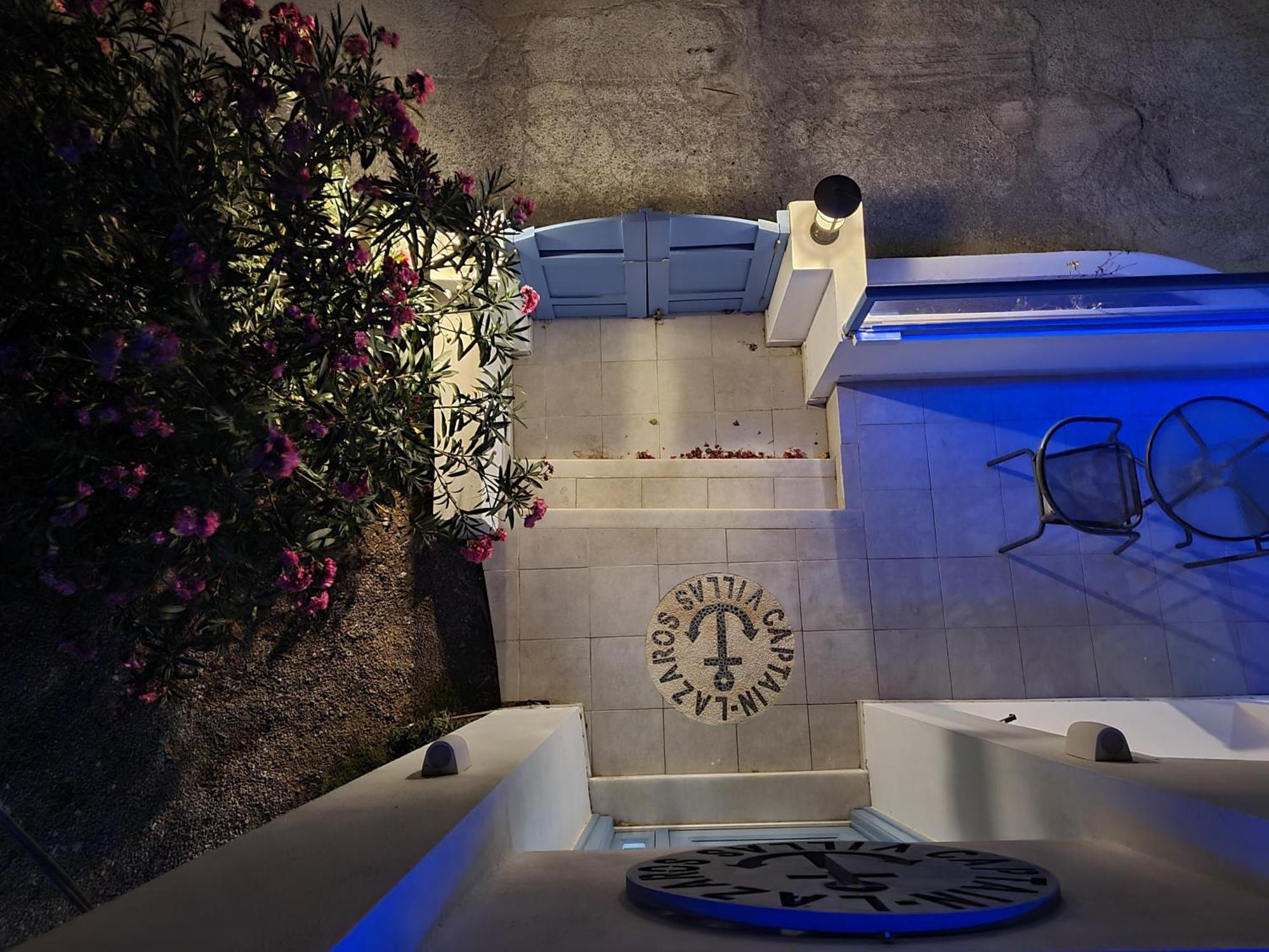 Located By The Sea One Beachfront Private Captain Lazaros Pool Villa With Loft In 750Sqm Spacious Private Plot-Jacuzzi-Sunrelax-Furnished Terace-Gazebo-Private Parking,Sleep 3 Adults And 2 Children, Just Steps From The Black Beach-Seaview Perissa  Exterior foto