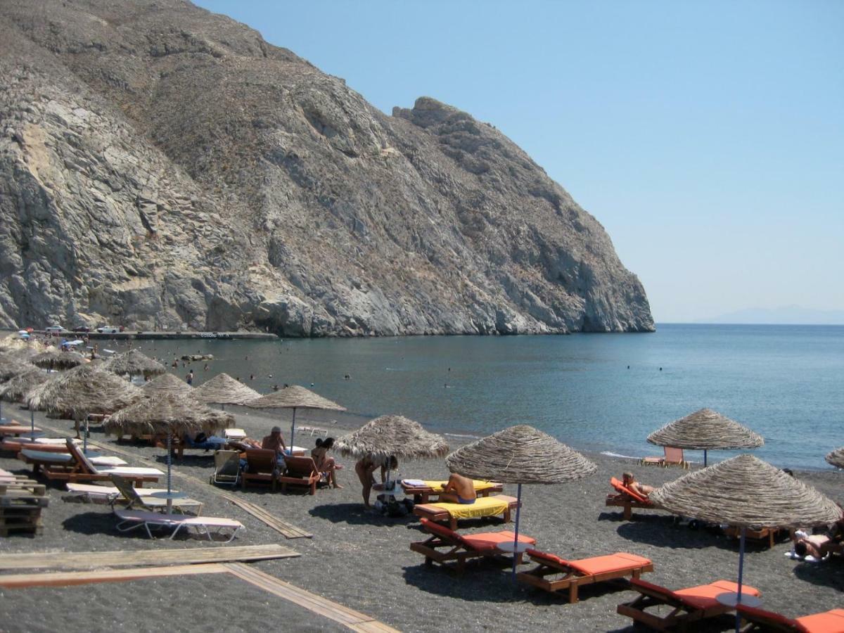 Located By The Sea One Beachfront Private Captain Lazaros Pool Villa With Loft In 750Sqm Spacious Private Plot-Jacuzzi-Sunrelax-Furnished Terace-Gazebo-Private Parking,Sleep 3 Adults And 2 Children, Just Steps From The Black Beach-Seaview Perissa  Exterior foto