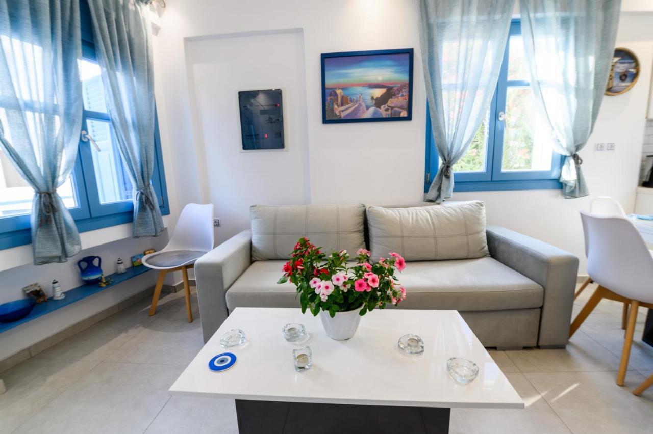 Located By The Sea One Beachfront Private Captain Lazaros Pool Villa With Loft In 750Sqm Spacious Private Plot-Jacuzzi-Sunrelax-Furnished Terace-Gazebo-Private Parking,Sleep 3 Adults And 2 Children, Just Steps From The Black Beach-Seaview Perissa  Exterior foto